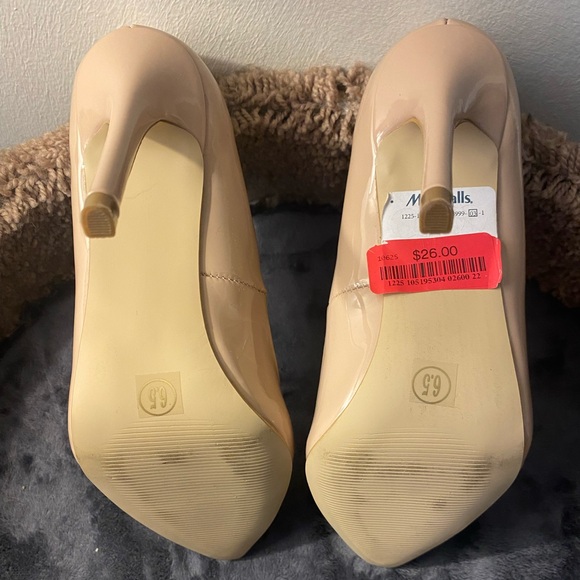 Tan Heels - Picture 3 of 5